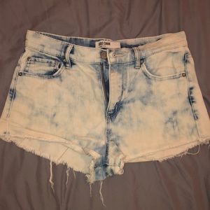Light high wasted jean shorts